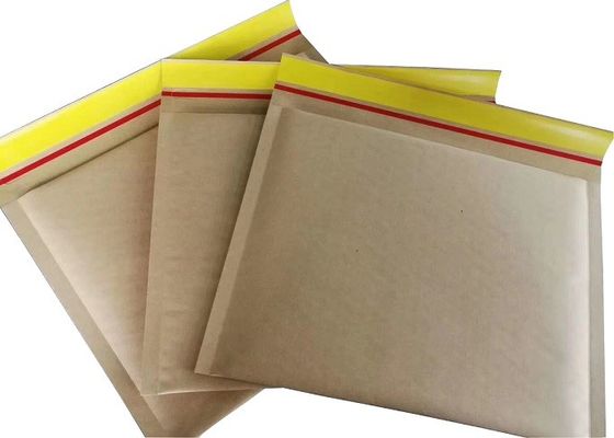 ブラウン クラフト紙160gsmの気泡緩衝材は封筒を密封された2つの側面並べた