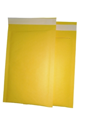 強い付着力の黄色い泡郵便利用者パッドを入れられた出荷の封筒をクラフト紙